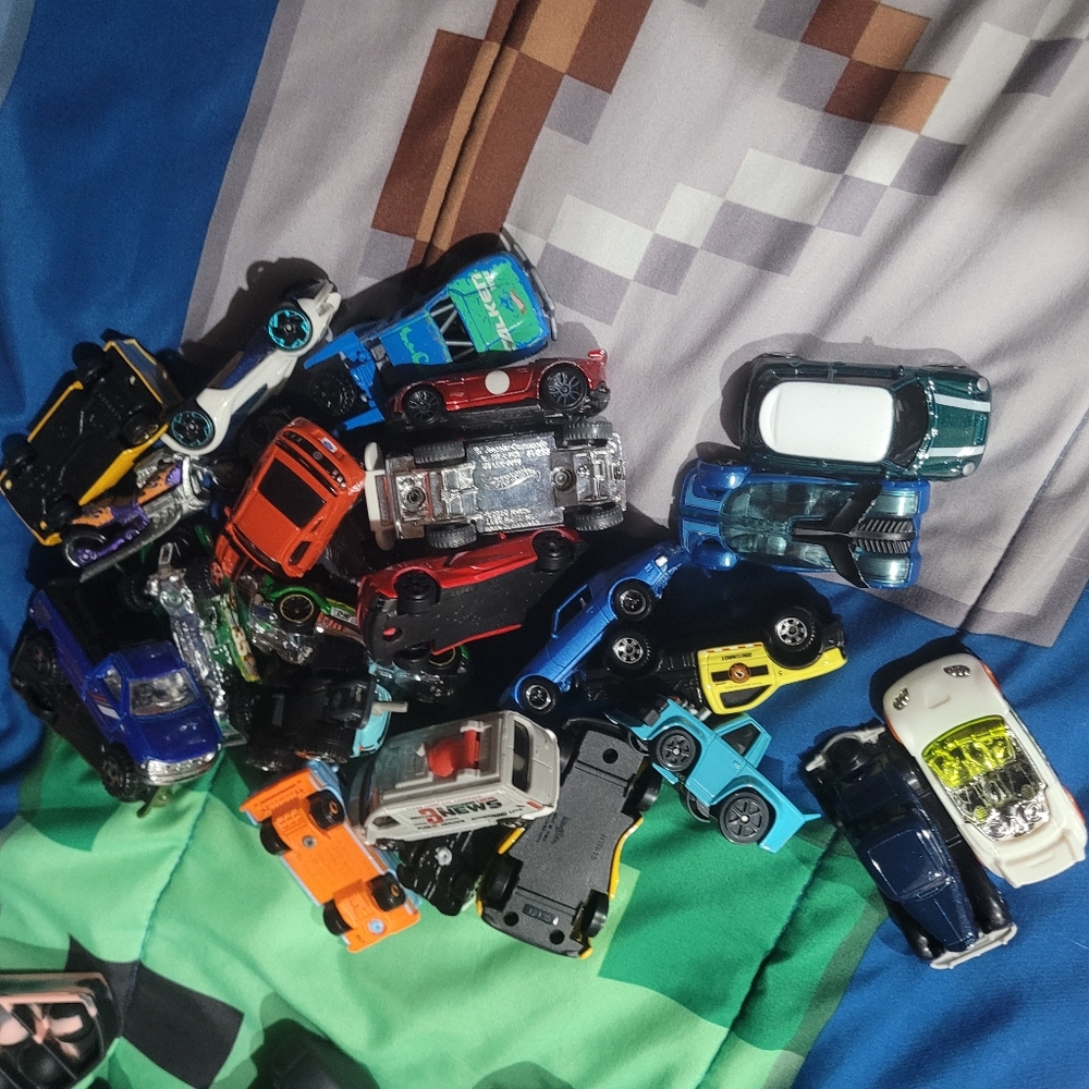 Toy Bundle - Picture 5 of 6